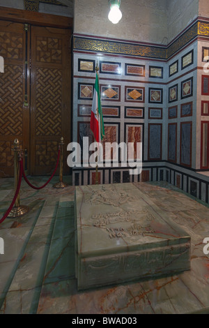 La tomba di Mohammad Reza Shah Pahlavi, Scià dell'Iran, in rifa' mi moschea, Il Cairo, Egitto Foto Stock