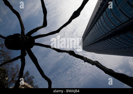 Spider scultura fuori Mori Tower a Roppongi Hills, Tokyo, Giappone Foto Stock