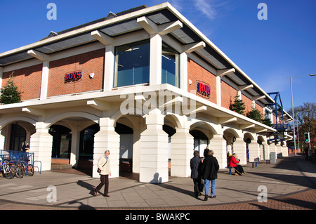 Roys di Wroxham department store, Stelham Road, Wroxham, Norfolk Broads, Norfolk, Inghilterra, Regno Unito Foto Stock