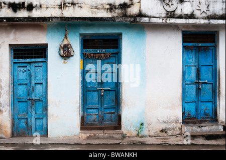 Il vecchio villaggio indiano porte anteriori nel villaggio di Yenumulapalli, Andhra Pradesh, India Foto Stock