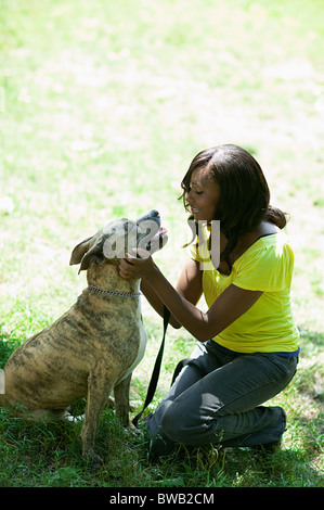 Donna con il suo cane Foto Stock