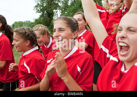 Calcio femminile giocatori tifo Foto Stock