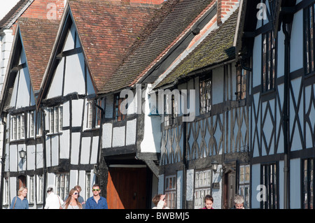 Vecchie case in stile Tudor su Mill Street a Warwick, Regno Unito Foto Stock