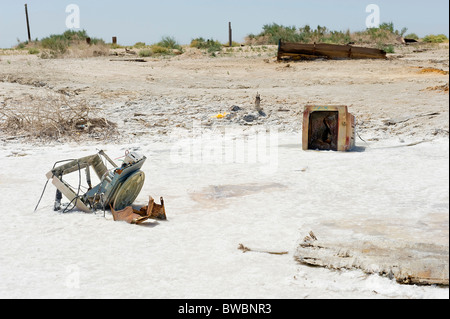 Scartato il monitor di un computer, Bombay Beach, nel sud della California, Stati Uniti d'America. Foto Stock