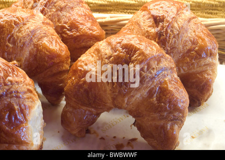 Croissant nel boulangerie da fauchon foodstore presso la madeleine, di Place de la Madeleine Foto Stock