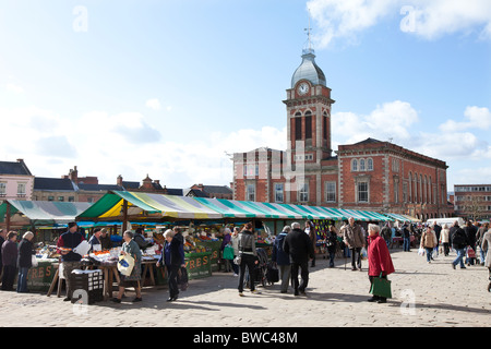 Chesterfields storico open air e di mercato Il mercato coperto nel Derbyshire Foto Stock