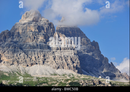 Un rifugio di montagna nella gamma della montagna il Gruppo dei Cadini di Misurina nelle Dolomiti, Italia Foto Stock