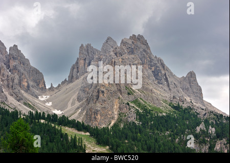 La gamma della montagna di Gruppo dei Cadini di Misurina nelle Dolomiti, Italia Foto Stock