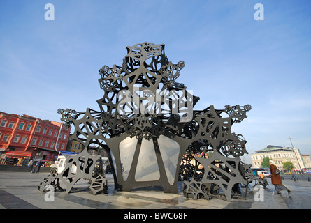 ISTANBUL, Turchia. "La mattina linea', una scultura da Matthew Ritchie, nel quartiere Eminonu. 2010. Foto Stock