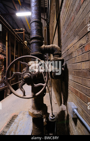 Resti di tubazioni e i forni utilizzati per la fabbricazione di mattoni nella storica Don Valley laterizi in fabbrica a Toronto in Canada Foto Stock