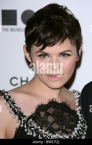 GINNIFER GOODWIN MOCA di Los Angeles a vantaggio di gala. Presenta l'artista museo dell'episodio. Il centro cittadino di Los Angeles California U Foto Stock