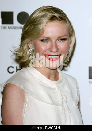 KIRSTEN DUNST MOCA di Los Angeles a vantaggio di gala. Presenta l'artista museo dell'episodio. Il centro cittadino di Los Angeles California USA Foto Stock