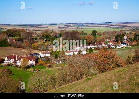 Autunno vista da Marleycombe collina sopra il villaggio di Wiltshire di Bowerchalke, England, Regno Unito Foto Stock