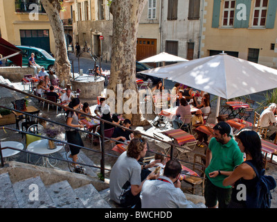 Pranzo in ristorante le vecchie parti di Perpignan durante la Visa pour l'immagine festival di fotogiornalismo Foto Stock