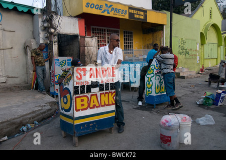 Denaro concessionario chiosco mobile a Port au Prince Haiti Foto Stock