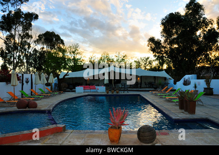 Piscina di lusso in una riserva di caccia. Sud Africa. Foto Stock