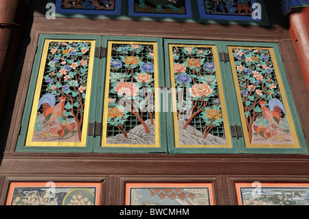 Sala del grande eroe o Daeung jeon a Jogyesa tempio buddista, Seoul, Corea del Sud Foto Stock