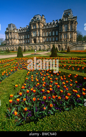 Una vista esterna del Bowes Museum di Barnard Castle, nella contea di Durham Foto Stock