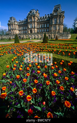 Vista estiva di Bowes Museum, Barnard Castle, nella contea di Durham, Inghilterra Foto Stock