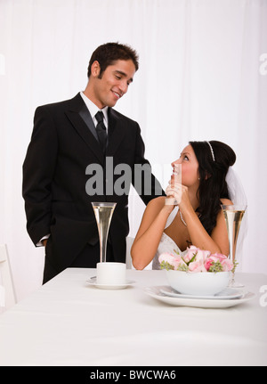 Stati Uniti d'America, Illinois, Metamora, Studio shot della sposa e lo sposo Foto Stock