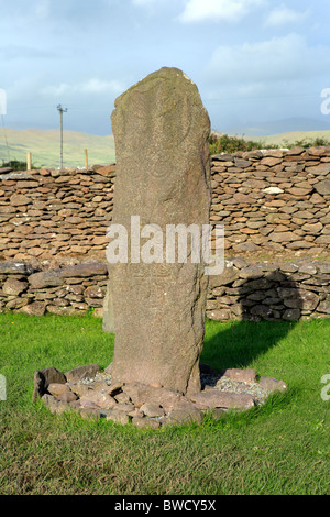 Riasc insediamento monastico, croce (6 sec.), la penisola di Dingle, Contea di Kerry, Irlanda Foto Stock