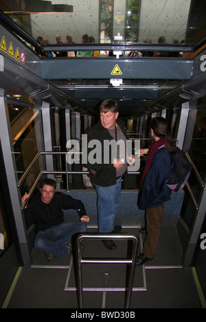 Heidelberger Bergbahn, passeggeri, funicolare carrello, Heidelberg, Germania Foto Stock