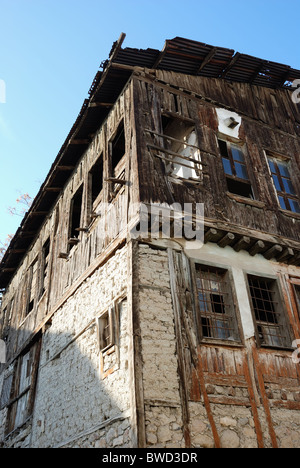 Abbandonato casa in legno Foto Stock