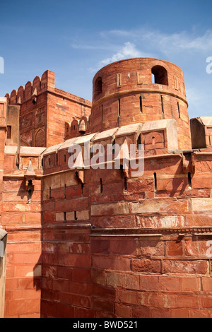 Fort di Agra, Lal Qila, Fort Rouge o Forte Rosso di Agra. Si trova a circa 2,5 km a nord-ovest del Taj Mahal. Patrimonio Mondiale dell'UNESCO si Foto Stock