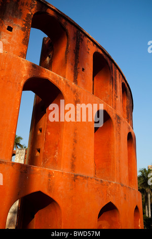 Strumento astronomico a Jantar Mantar osservatorio costruito dal Maharaja Jai Singh II nel 1725 Foto Stock