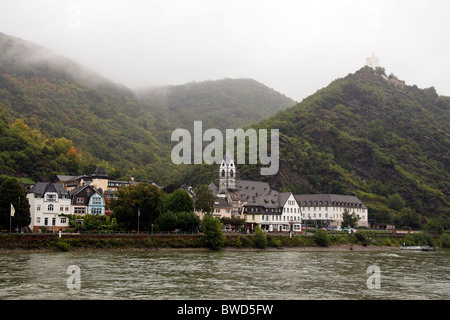 Kamp-Bornhofen, vicino a Bad Salzig, sul fiume Reno, Germania Foto Stock