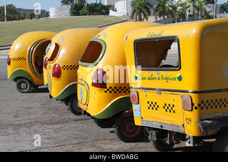 Cubano Buggy coco taxi Yellow taxi, Habana - Havana Cuba Ottobre 2010 Foto Stock