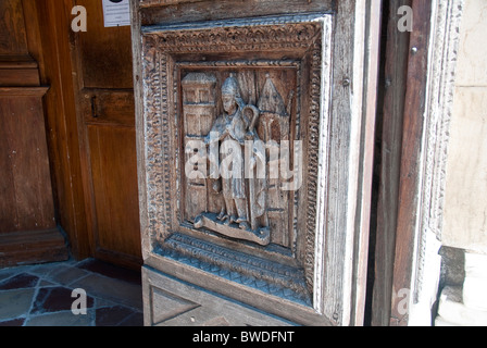 Porta di legno del Duomo, Todi, Umbria, Italia Foto Stock