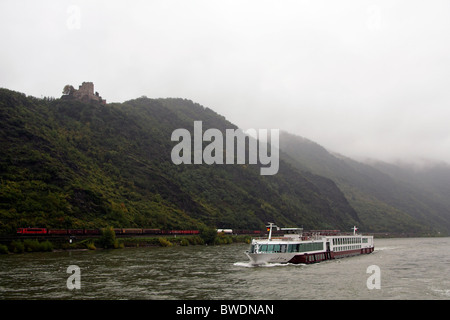 Rovina del castello vicino a Kamp-Bornhofen, sul fiume Reno, Germania Foto Stock