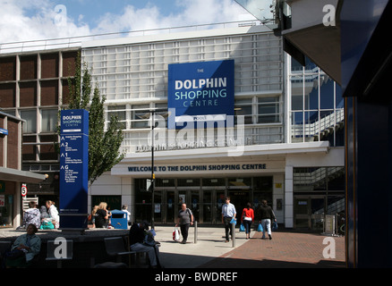 Falkland ingresso quadrato al Dolphin Center, un popolare centro commerciale in Poole centro città Foto Stock