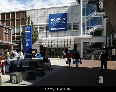 Falkland ingresso quadrato al Dolphin Center, un popolare centro commerciale in Poole centro città Foto Stock