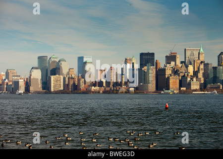 West Skyline di Manhattan da Liberty Island. Foto Stock