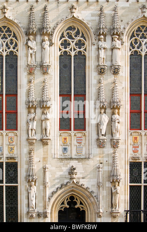 Particolare della facciata del municipio, il centro storico di Bruges, Belgio Foto Stock