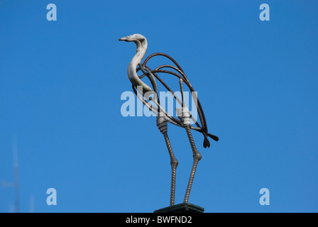 Swan scolpito in scrapmetal a waterman park, brentford, ad ovest di Londra - Inghilterra Foto Stock