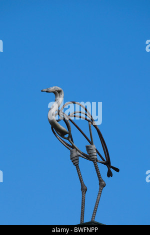 Swan scolpito in scrapmetal a waterman park, brentford, ad ovest di Londra - Inghilterra Foto Stock