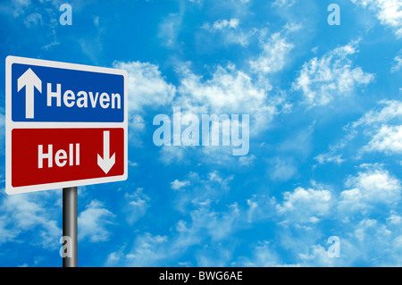 Foto realistiche riflettente metallica 'cielo / hell" cartello stradale, con spazio per il testo Foto Stock