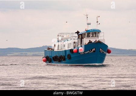 " Lieto Annunzio V' che portano i visitatori da Seahouses per farne interna Foto Stock