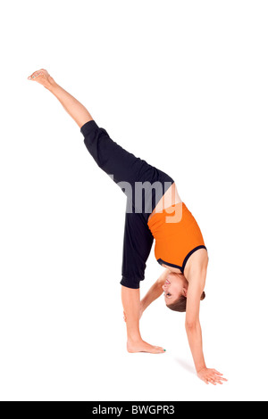 La donna a praticare yoga esercizio chiamato: Split permanente, nome sanscrito: Urdhva Prasarita Padasana Eka Foto Stock