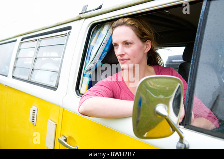 Le donne si affaccia di camper Foto Stock