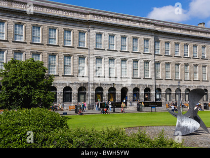 L'Irlanda County Dublin City antica biblioteca presso il Trinity College University di borsisti contenitore quadrato il Libro di Kells mostra Foto Stock