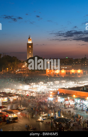 Djemaa El Fna Medina di notte Marrakech Marocco Africa del Nord Foto Stock