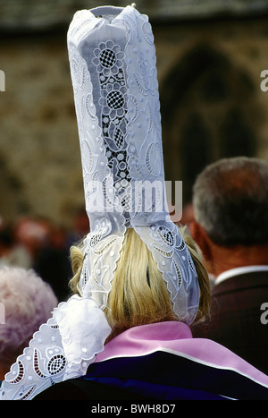 Le donne con elevate cofano, Breton costume tradizionale del Pays Bigouden, Finistère Bretagna, Francia, Europa Foto Stock