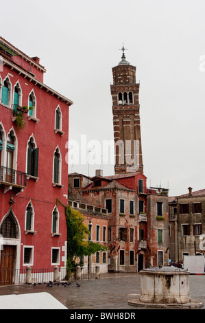 La torre della chiesa di Santo Stefano Chiesa ,Venezia Italia Foto Stock