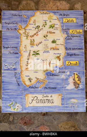 Piastrella pittura, mappa dell'isola, Panarea, Isole Eolie, in Sicilia, Italia, Europa Foto Stock