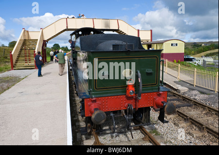 Acqua e offerta di carbone della città di Truro 3717 GWR Classe 3700 3440 il primo motore a vapore per raggiungere una velocità di oltre 100mph nel 1904 Foto Stock