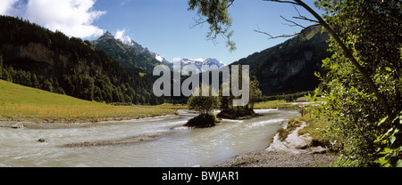 Paesaggio paesaggio fluviale torrente brook prati pascoli meandro riserva naturale Tschingelsee Kiental Oberland O Foto Stock